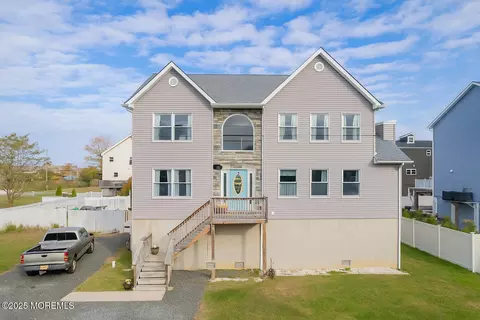 707 Prospect Ave, Union Beach, NJ 07735