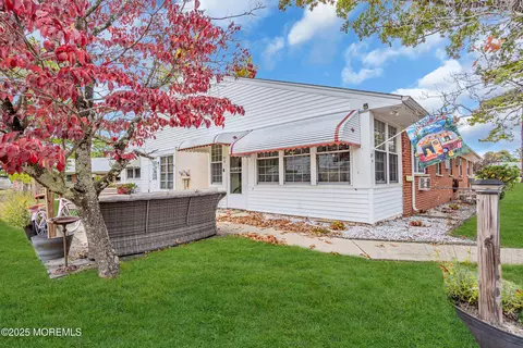37 Crestwood Pkwy # A, Whiting, NJ 08759