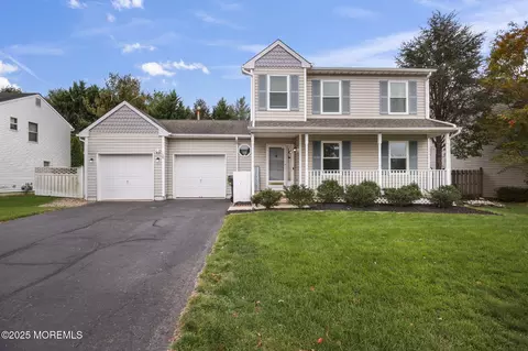 31 Crater Lake Rd, Howell, NJ 07731