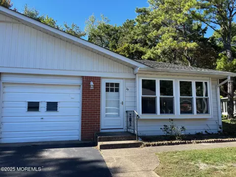 2 Bennington Ln #B, Whiting, NJ 08759