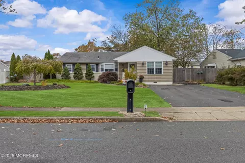 92 Blossom Dr, Toms River, NJ 08753