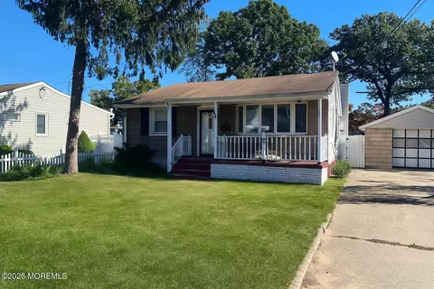 56 Hudson Ave, Keansburg, NJ 07734