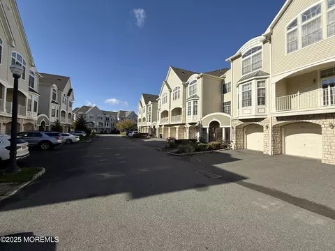 301 Edmonton Ct, Livingston, NJ 07039