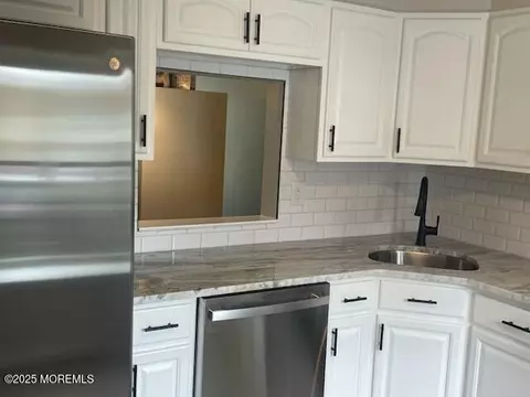 31 Renee Ct, Jackson, NJ 08527