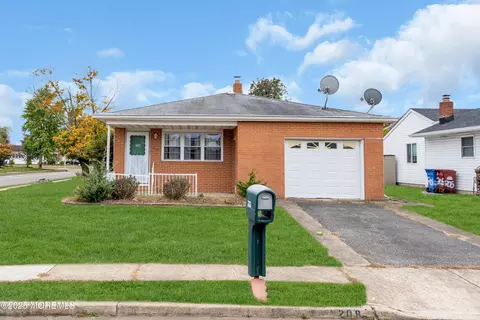 208 Bonaire Dr, Toms River, NJ 08757