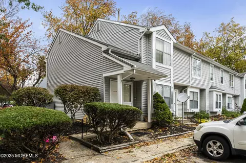 401 Woodlake Manor Dr, Lakewood, NJ 08701