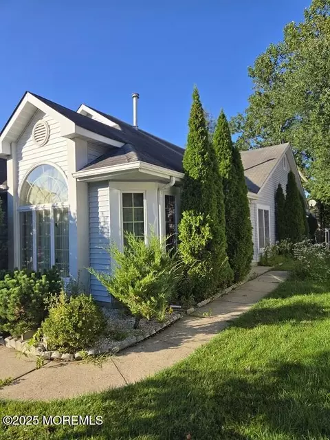 1598 Alpen Ln, Toms River, NJ 08755