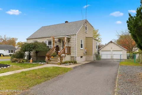 19 Weamaconk Dr, Englishtown, NJ 07726