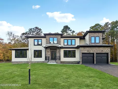 4 Haystack Ct, Howell, NJ 07731