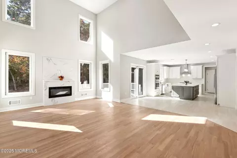 Living - 4 Haystack Ct, Howell, NJ 07731 photo 2 of 4