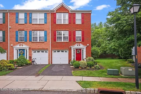 27 Saxton Rd, Farmingdale, NJ 07727