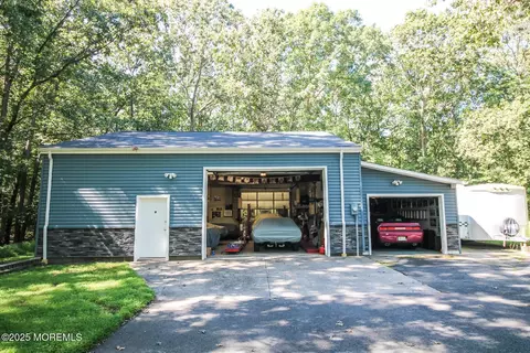732 Monmouth Rd, Cream Ridge, NJ 08514