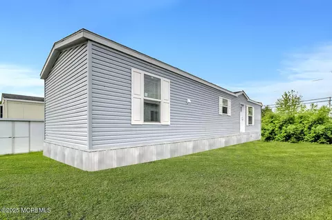 205 Maple St, Robbinsville, NJ 08691
