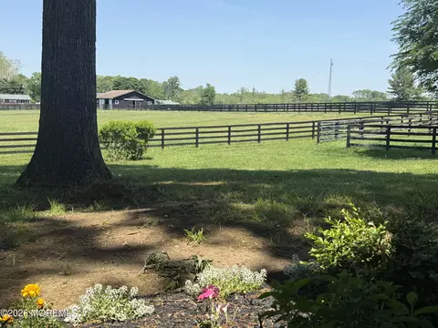 193 Burlington Path Rd, Cream Ridge, NJ 08514