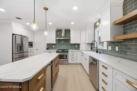 24 Bugle Ct, Toms River, NJ 08757