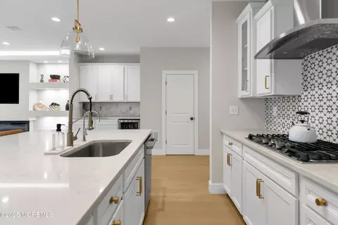 Kitchen - 63 Eckert Dr, Lincroft, NJ 07738 photo 4 of 8