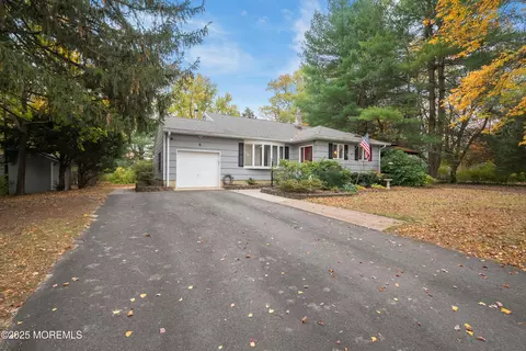 4 Coral Pl, Middletown, NJ 07748