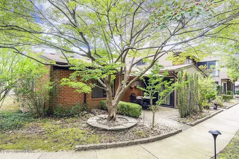 19 Manchester Ct, Red Bank, NJ 07701