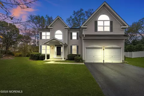 22 Pecan Valley Dr, Marlboro, NJ 07746