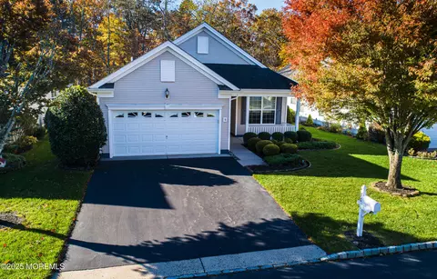 70 Cromwell Ln, Jackson, NJ 08527
