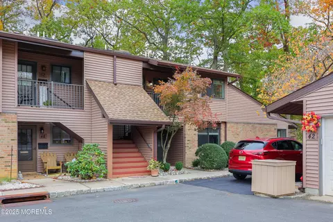 50 Friendship Ct, Red Bank, NJ 07701