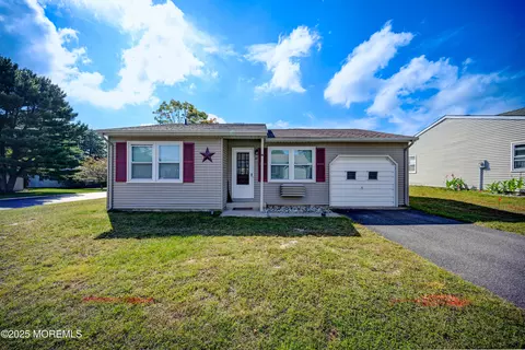 18 Westport Dr #71, Whiting, NJ 08759