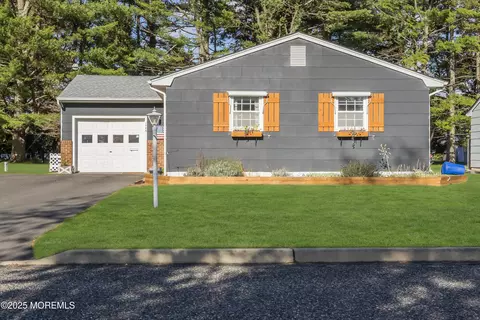 1086 Edgebrook Dr S, Toms River, NJ 08757