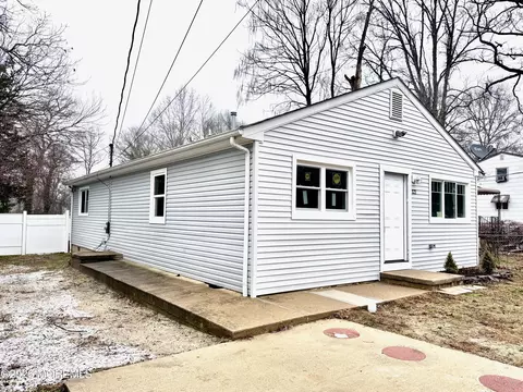 122 W 6th St, Howell, NJ 07731