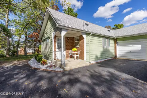 7 Lexington Dr #D, Whiting, NJ 08759