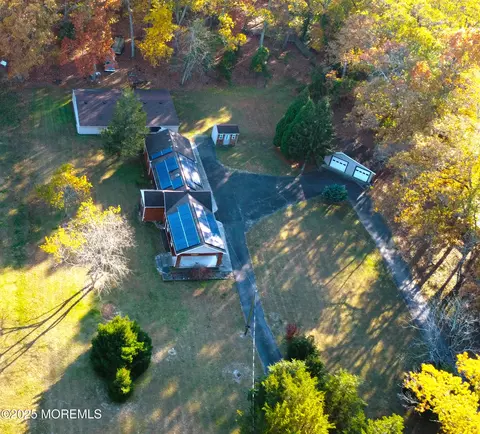 527 Casino Dr, Farmingdale, NJ 07727
