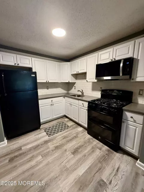 12 Colonial Ct, Galloway, NJ 08205