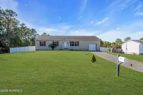 168 Grand Central Pkwy, Bayville, NJ 08721