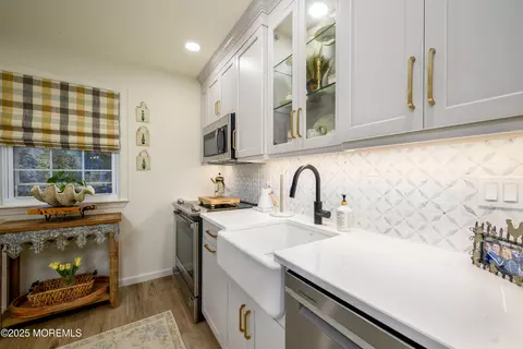 Kitchen - 10 Pompton Plains Dr, Brick, NJ 08724 photo 4 of 6