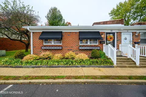 10 Pompton Plains Dr, Brick, NJ 08724