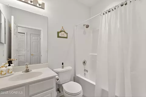 Bath - 79 Spring Lake Blvd, Waretown, NJ 08758 photo 4 of 5