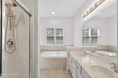 Bath - 79 Spring Lake Blvd, Waretown, NJ 08758 photo 2 of 5