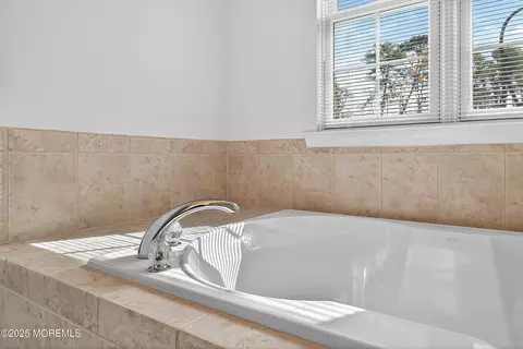Bath - 79 Spring Lake Blvd, Waretown, NJ 08758 photo 3 of 5