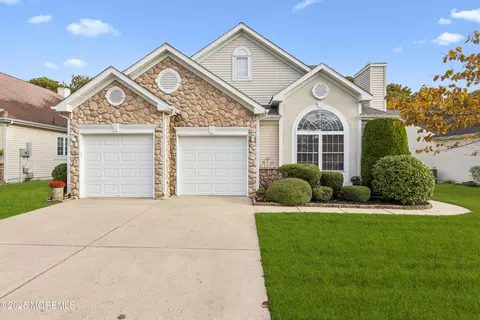 5 Longport Ct, Waretown, NJ 08758