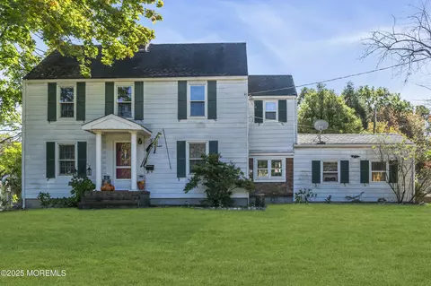 33 Swartzel Dr, Middletown, NJ 07748