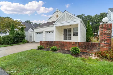 96 Deerfield Dr, Manahawkin, NJ 08050