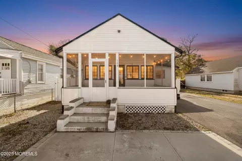 142 E Lakewood Ave, Ocean Gate, NJ 08740