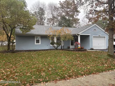 11 Portsmouth Dr, Forked River, NJ 08731