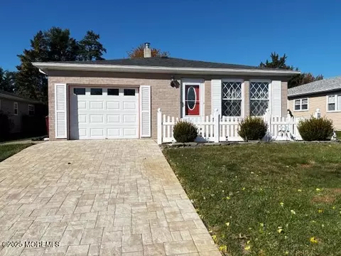 10 Marathon St, Toms River, NJ 08757