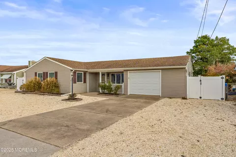 21 Peg Leg Way, Waretown, NJ 08758