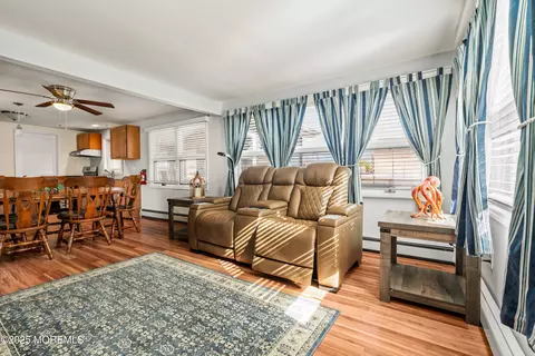 21 Peg Leg Way, Waretown, NJ 08758 photo 12