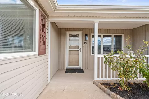 21 Peg Leg Way, Waretown, NJ 08758 photo 6