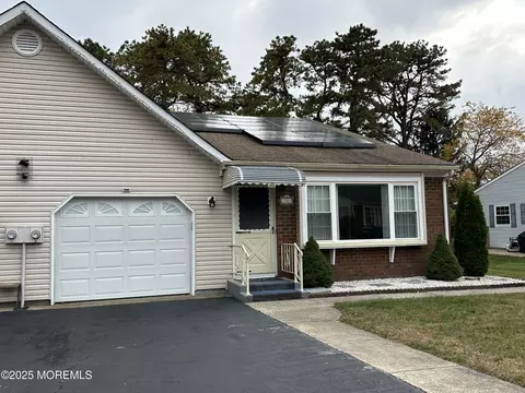 3 Drake St # B, Whiting, NJ 08759