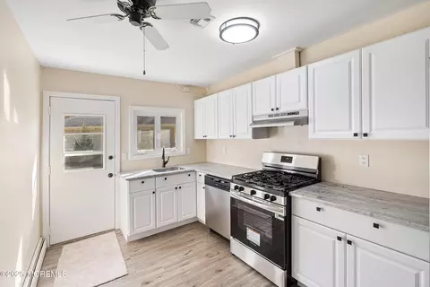 14 Saint Pierri Ct, Toms River, NJ 08757