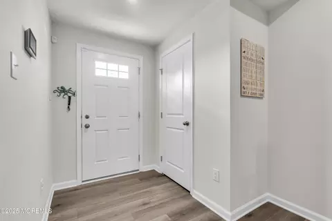 Entry Way - 304 Cyprus Ct, Forked River, NJ 08731 photo 4 of 8