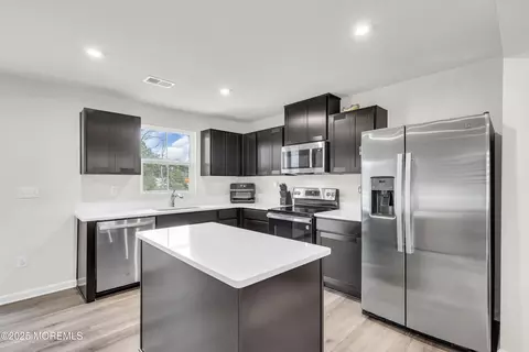 Kitchen - 304 Cyprus Ct, Forked River, NJ 08731 photo 4 of 4